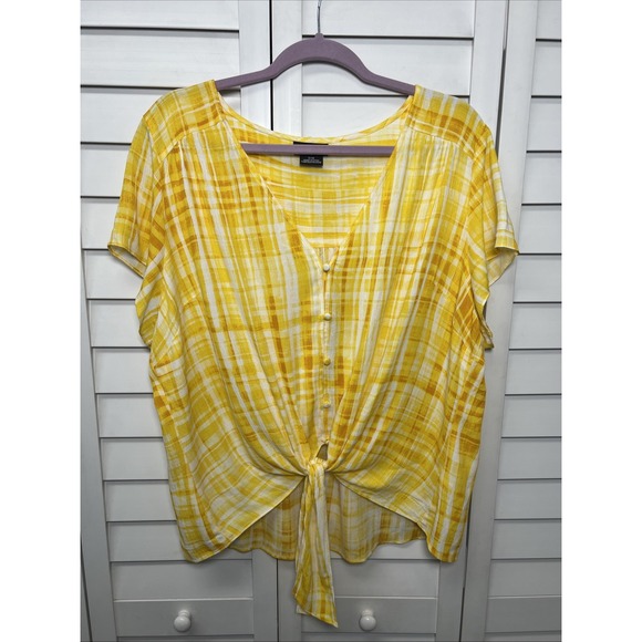 City Chic Tops - City Chic Plaid Short Sleeve V-Neck Button Down Tie Front Top Women's Size 16